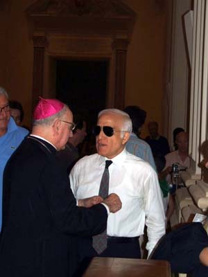 2 il maestrodi mare con il vescovo di not Mons. Giusep 24.6.07Malandrino