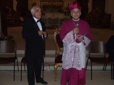 2-il maestr di mare con il nuovo vescovo di Noto Mons. Mariano Crociata 7ott2007